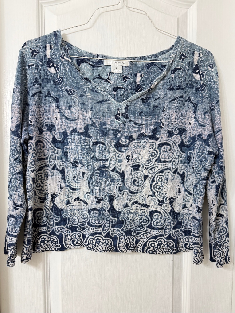 Liz Claiborne blue paisley 3/4 sleeve top Vneck ombre 100% cotton Size L